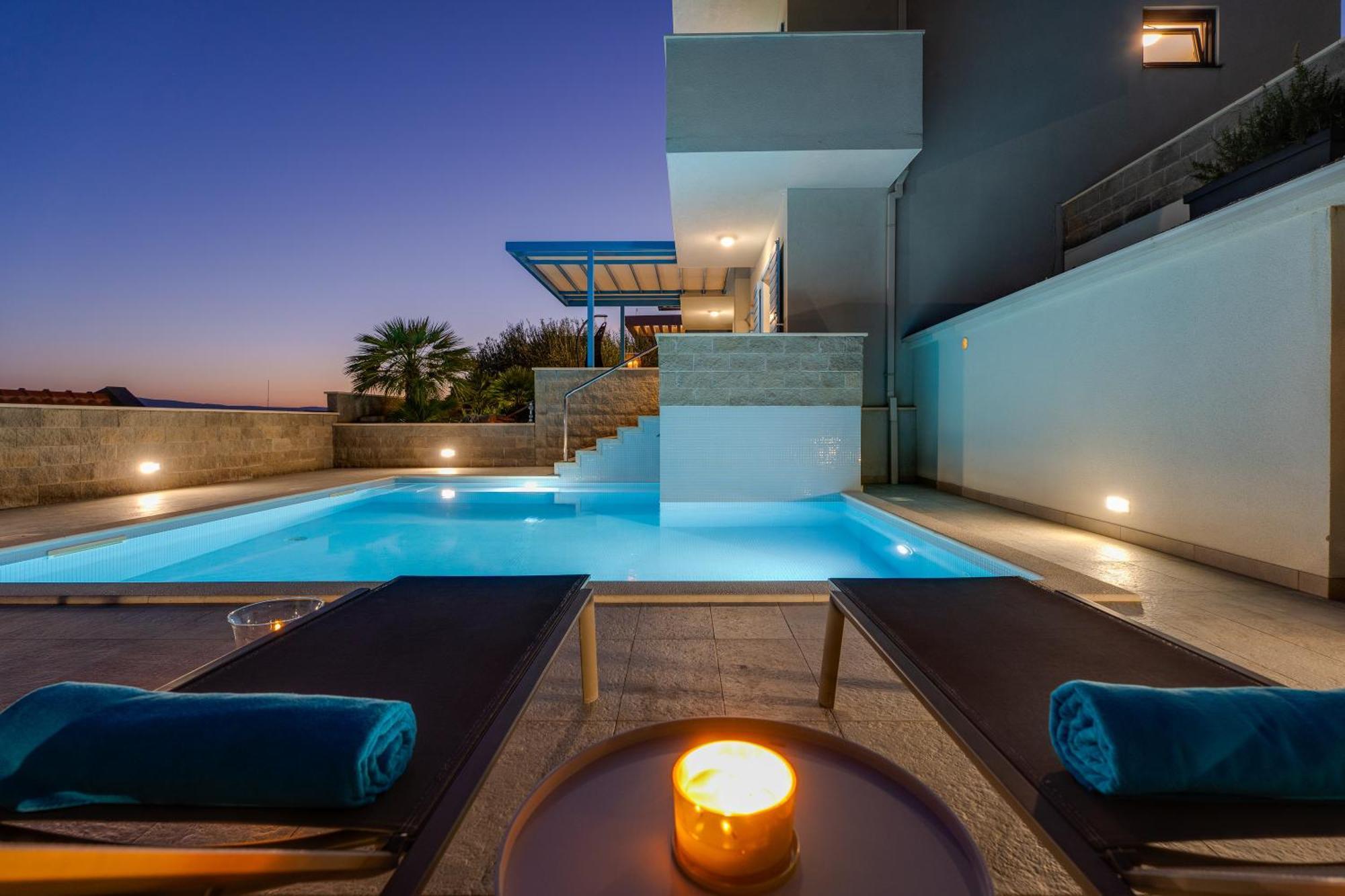 Villa Allegra With 32Msq Heated Pool, 300M Far From Sandy Beaches, Open Sea View オミシュ エクステリア 写真