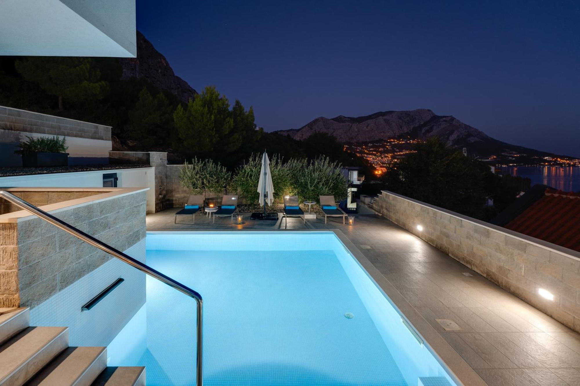 Villa Allegra With 32Msq Heated Pool, 300M Far From Sandy Beaches, Open Sea View オミシュ エクステリア 写真