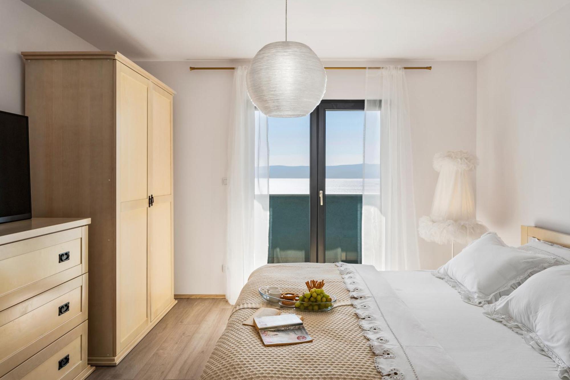Villa Allegra With 32Msq Heated Pool, 300M Far From Sandy Beaches, Open Sea View オミシュ エクステリア 写真