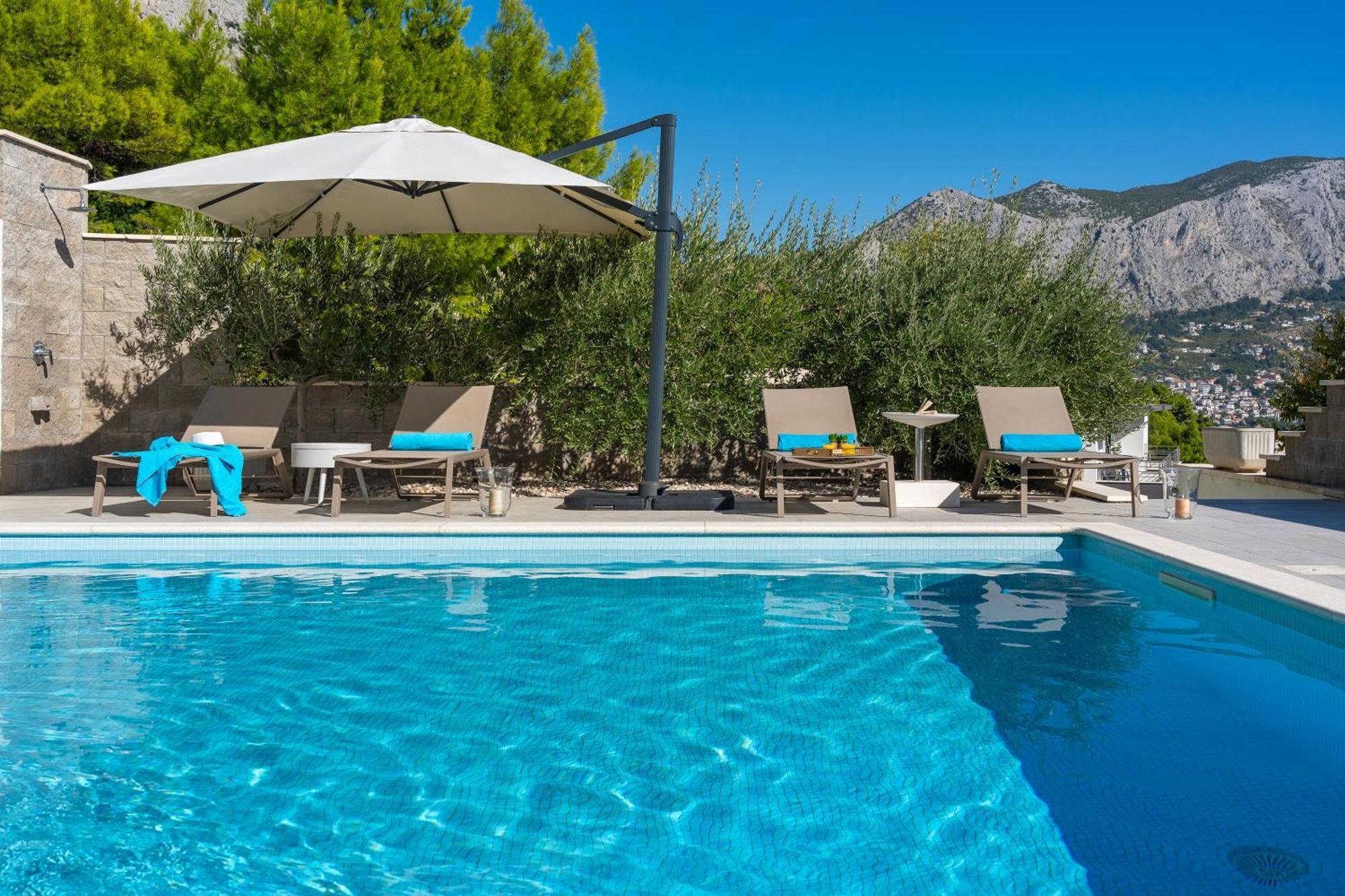 Villa Allegra With 32Msq Heated Pool, 300M Far From Sandy Beaches, Open Sea View オミシュ エクステリア 写真