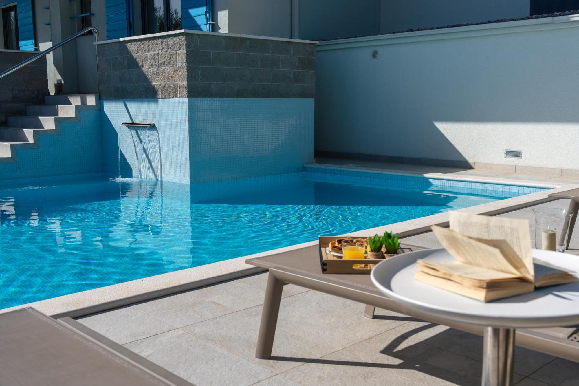 Villa Allegra With 32Msq Heated Pool, 300M Far From Sandy Beaches, Open Sea View オミシュ エクステリア 写真