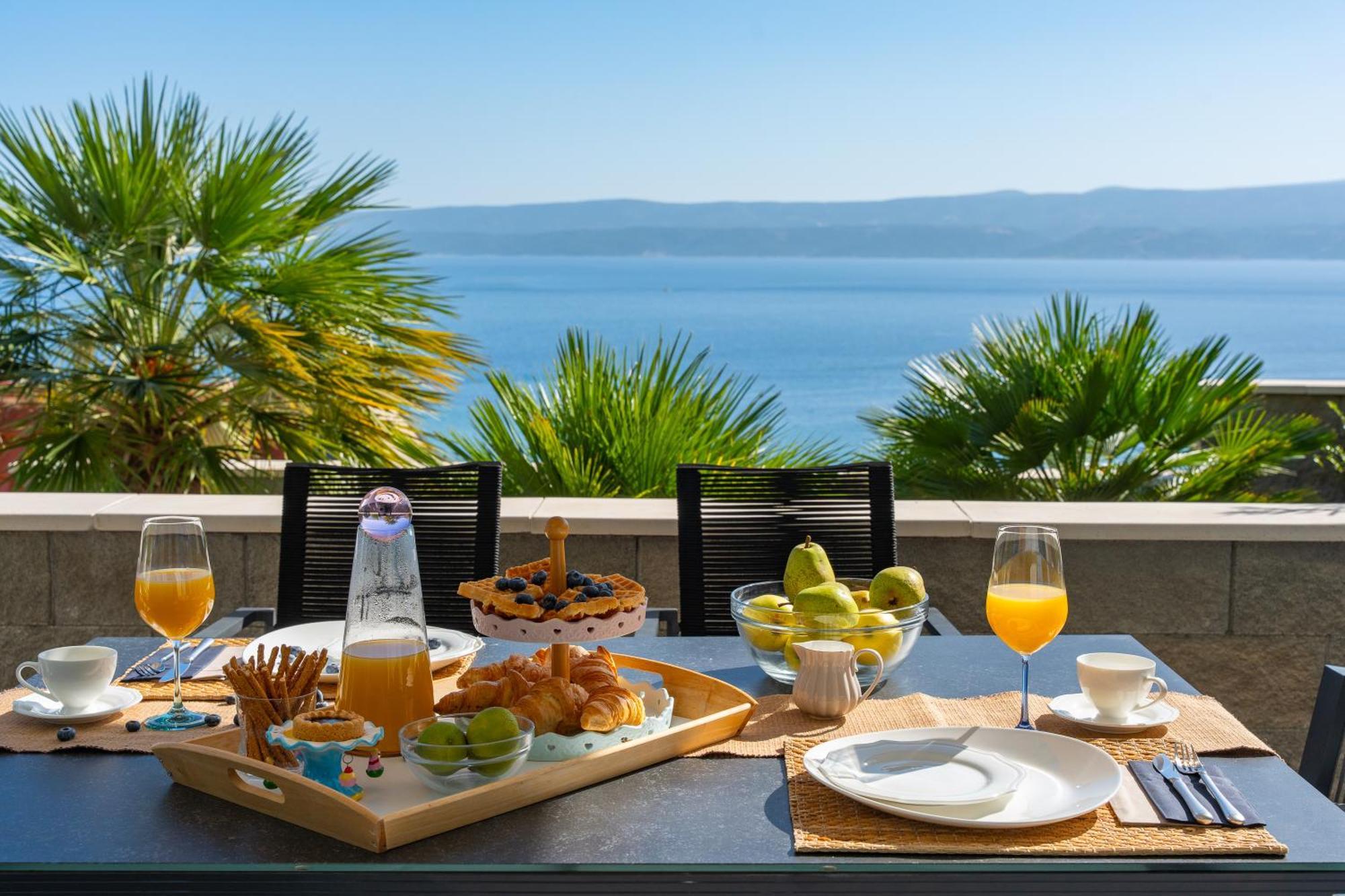 Villa Allegra With 32Msq Heated Pool, 300M Far From Sandy Beaches, Open Sea View オミシュ エクステリア 写真
