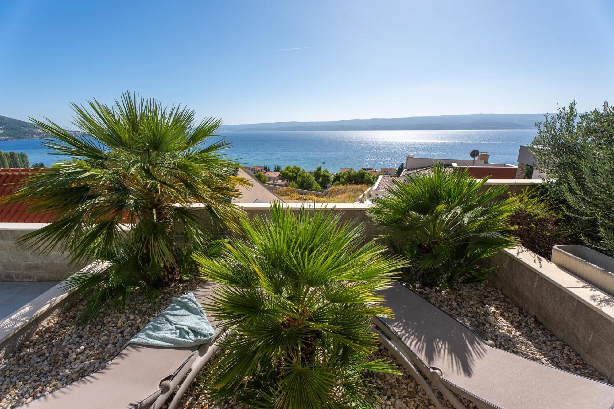 Villa Allegra With 32Msq Heated Pool, 300M Far From Sandy Beaches, Open Sea View オミシュ エクステリア 写真