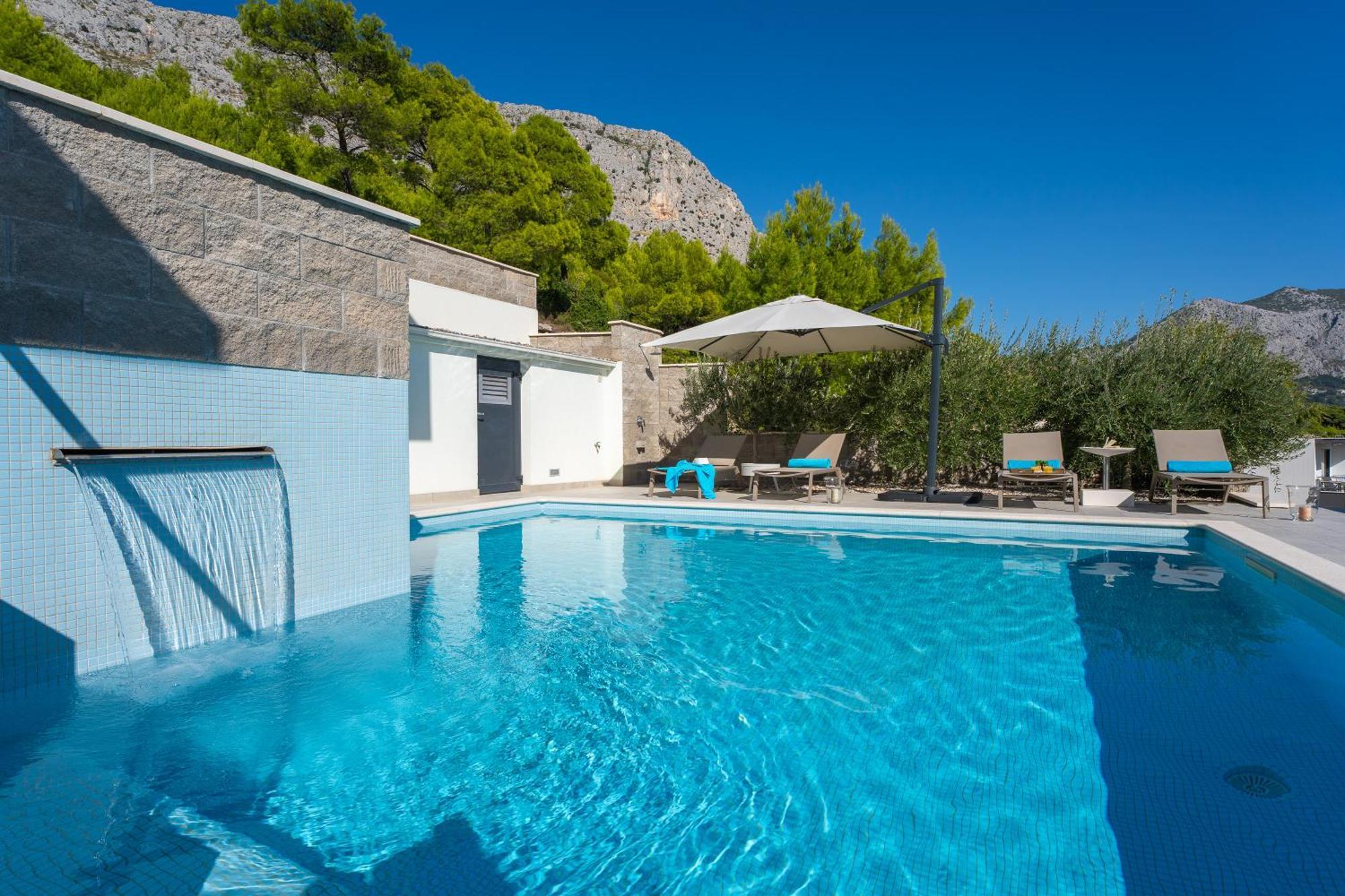 Villa Allegra With 32Msq Heated Pool, 300M Far From Sandy Beaches, Open Sea View オミシュ エクステリア 写真