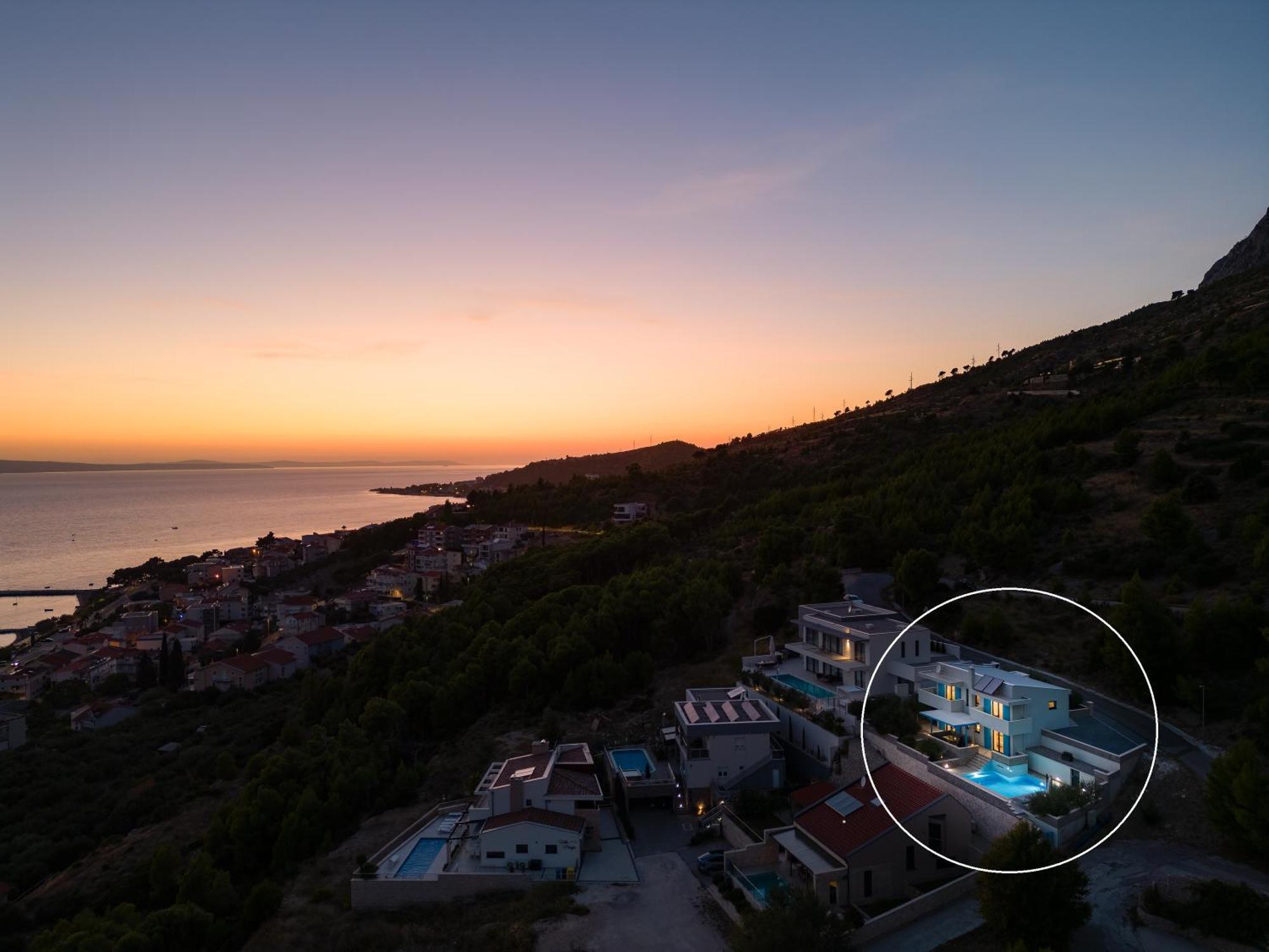 Villa Allegra With 32Msq Heated Pool, 300M Far From Sandy Beaches, Open Sea View オミシュ エクステリア 写真